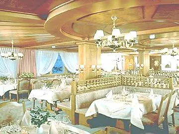 Antares 采尔马特